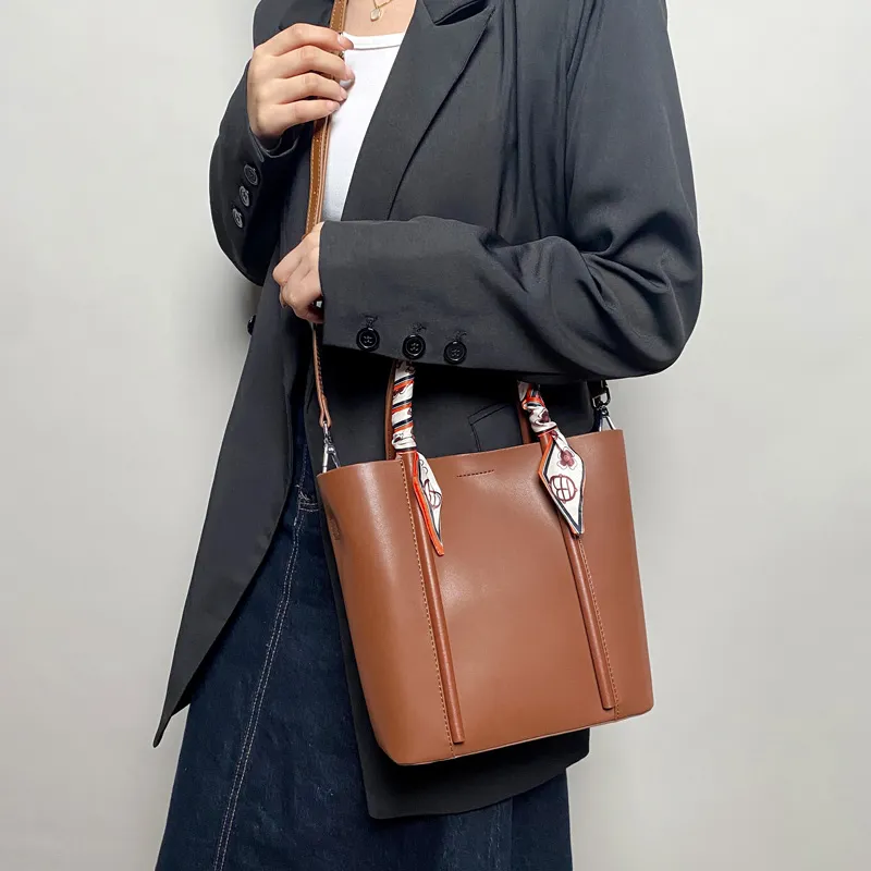 Fitchell Versatile Cow Leather Crossbody Bag Niche Design Commute Handbag Shoulder Bag Women's-10