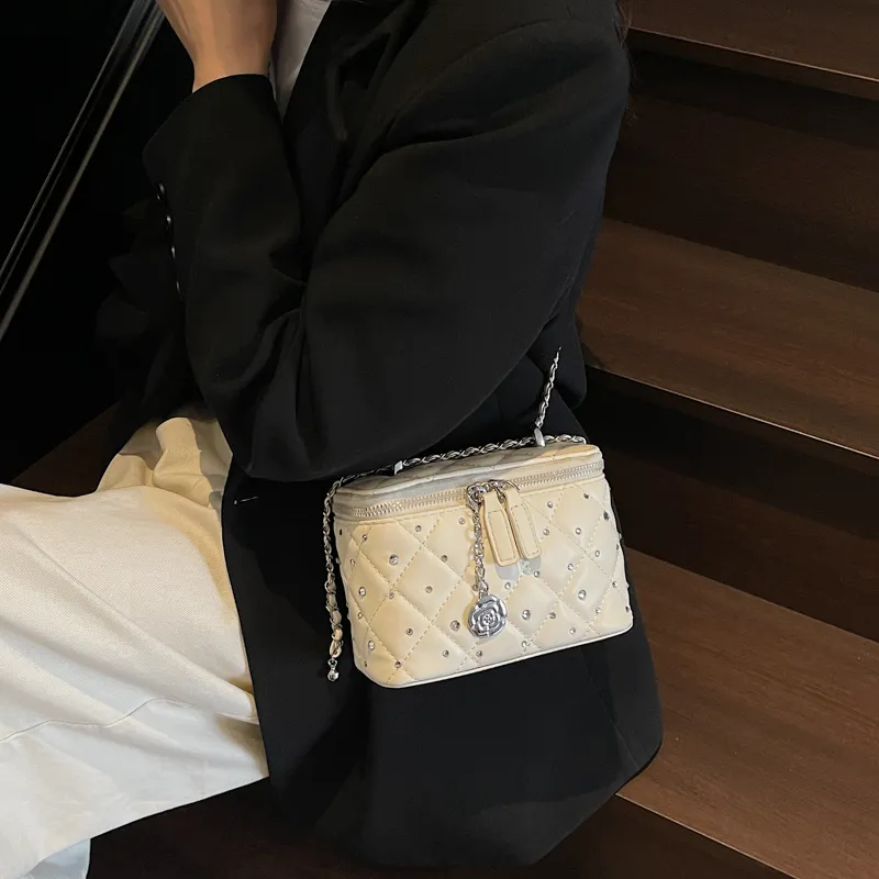 Fitchell Crossbody Bags-12