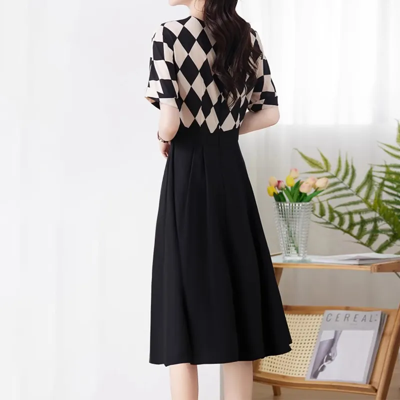Mapping Short Sleeved Dresses Women's Black White Diamond Pattern-6