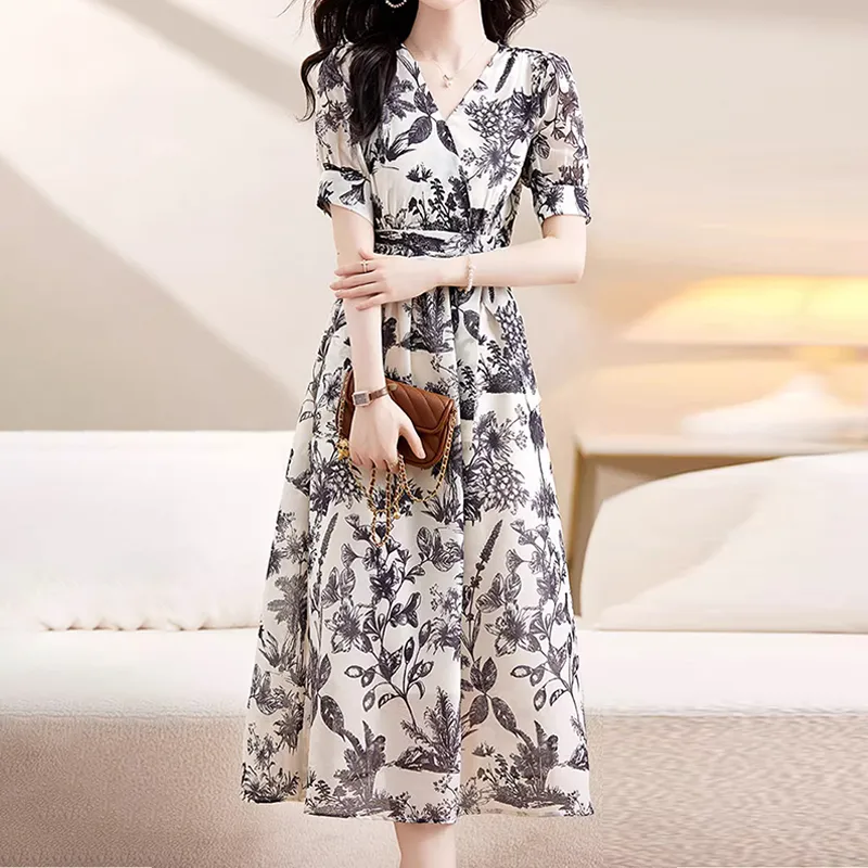 Mapping Short-Sleeved Dresses Women's White With Black Flowers-5