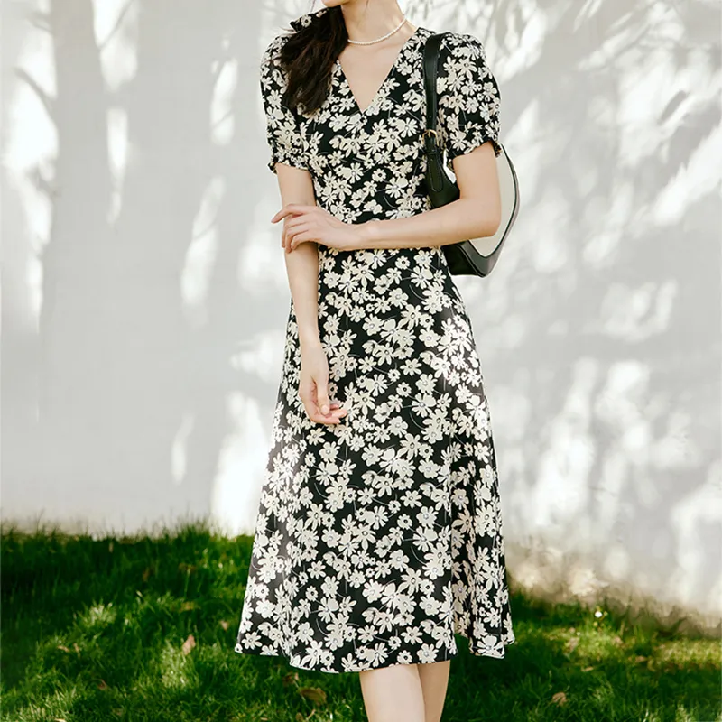 Mapping Short-Sleeved Dresses Women's Black Background With Flowers-2