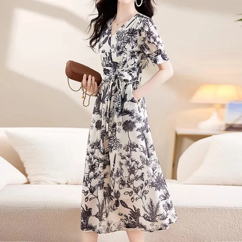 Mapping Short-Sleeved Dresses Women's White With Black Flowers-4