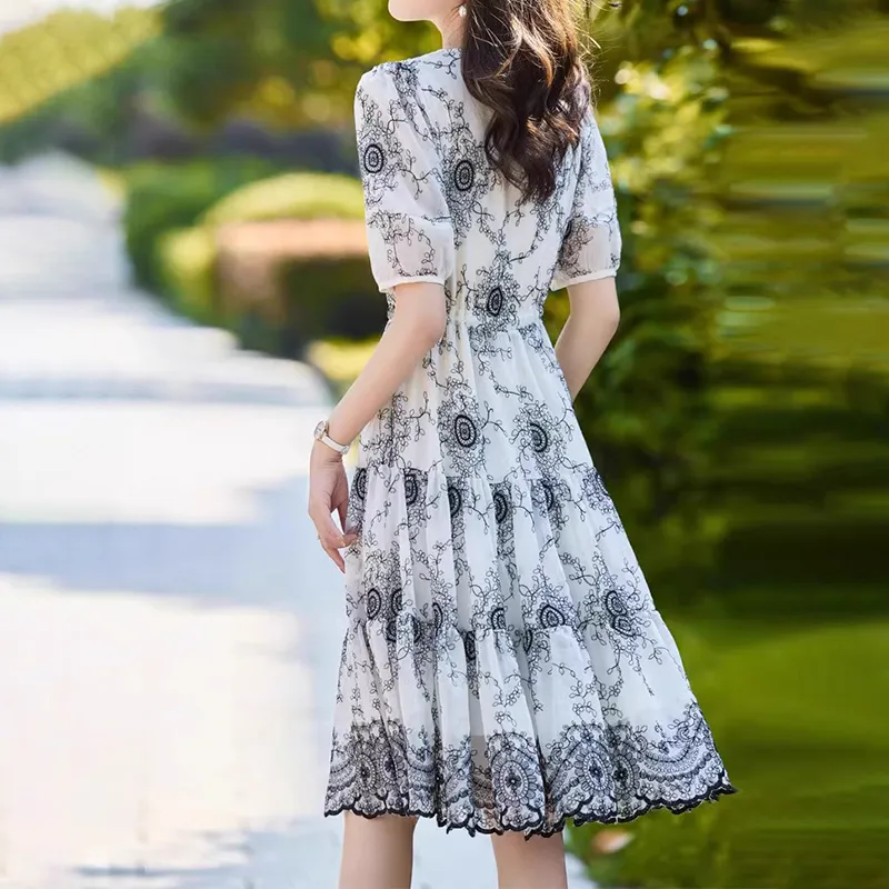 Mapping Short-Sleeved Dresses Women's White Base Black Floral-6