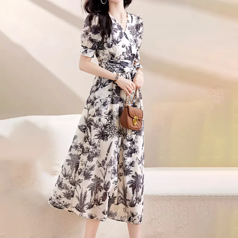 Mapping Short-Sleeved Dresses Women's White With Black Flowers-3