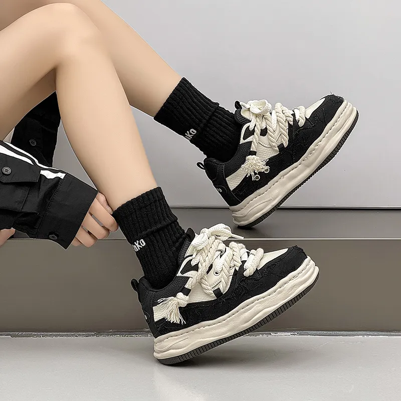 PAVEA Dissolve Collection Anti Slip And Wear Resistant Height Increasing Low Top Skateboard Shoes Unisex Black White-2