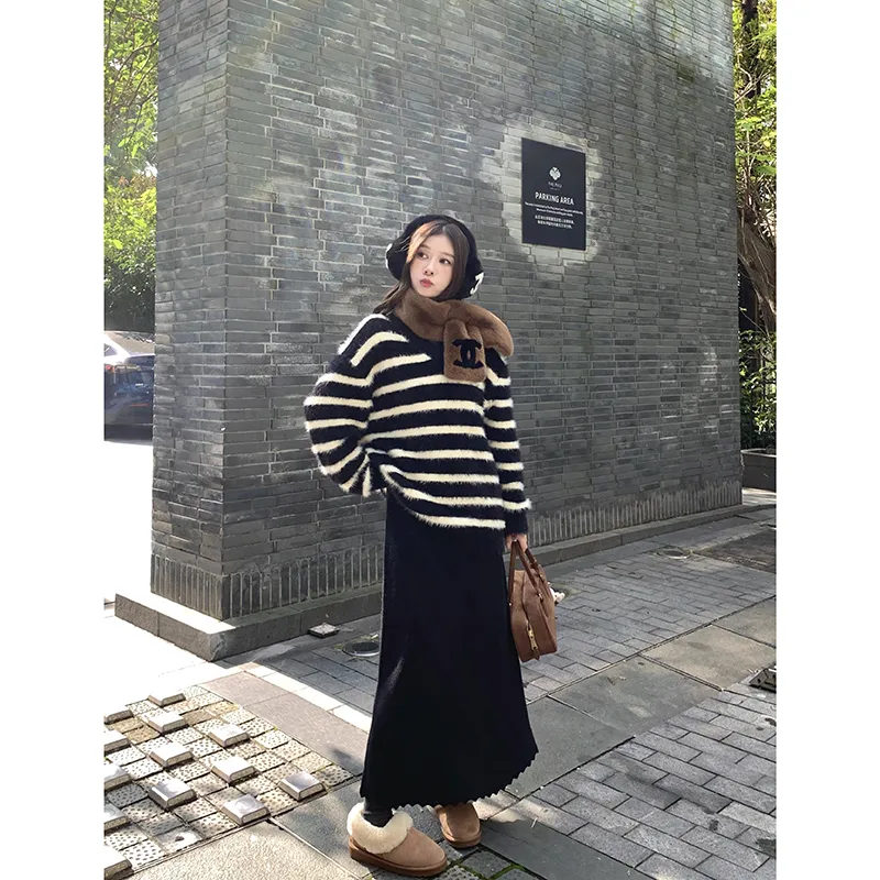 EKOOL Sweaters Women's Black White Stripes-2