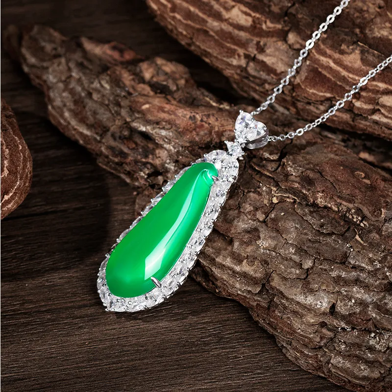 Diamond International Chalcedony Necklaces Unisex-2