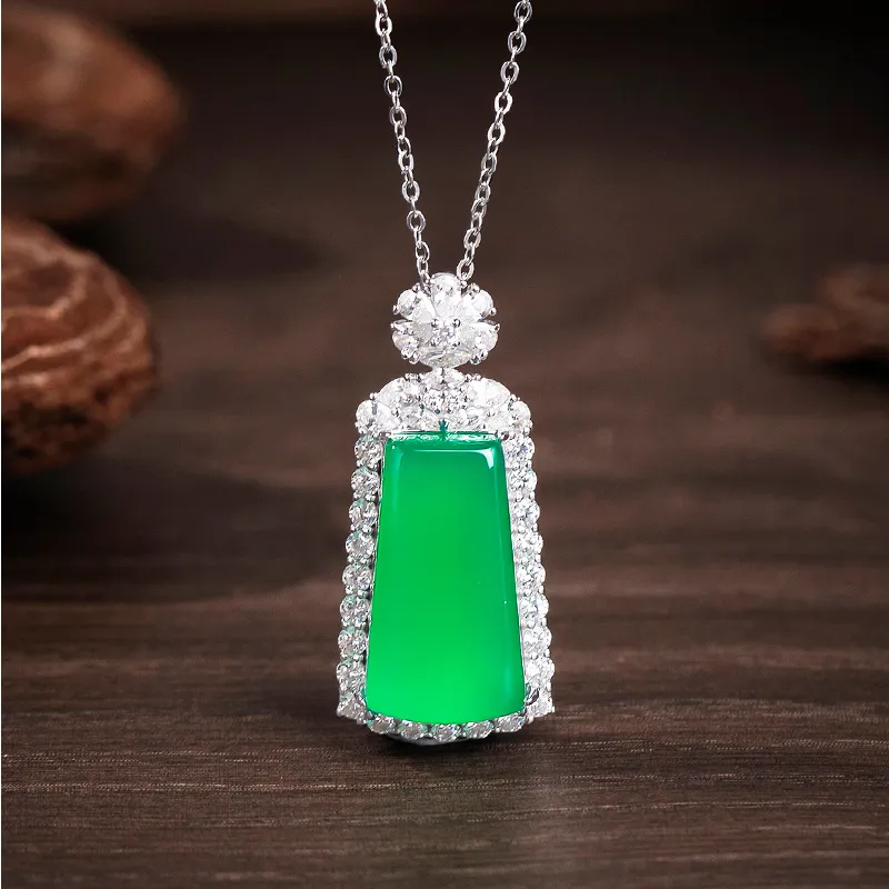 Diamond International Chalcedony Necklaces Unisex-1