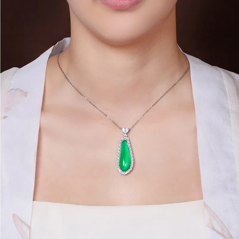 Diamond International Chalcedony Necklaces Unisex-4