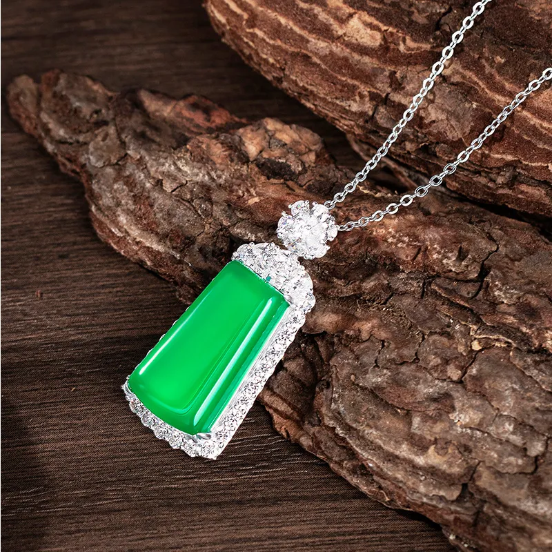 Diamond International Chalcedony Necklaces Unisex-2