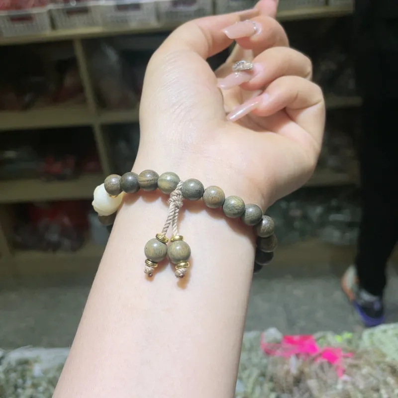 Yue Yuezi Green Sandalwood Bracelets Women's-1