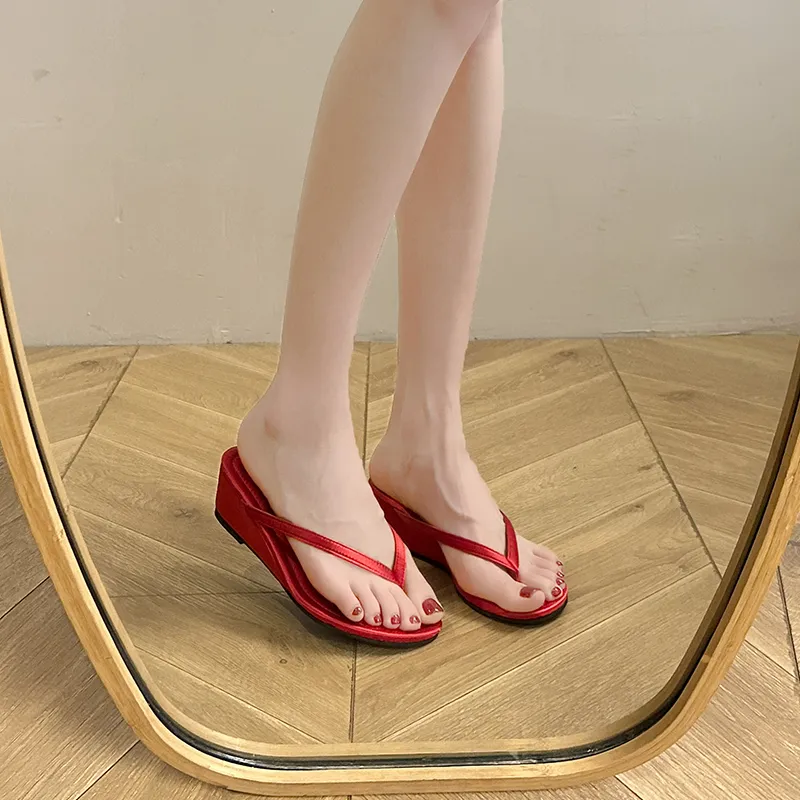 Xingdiman Abrasion Resistant Slip Resistant Flip Flops Women's Box-12