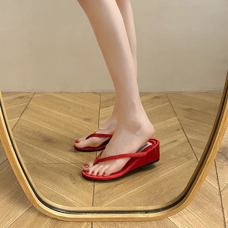 Xingdiman Abrasion Resistant Slip Resistant Flip Flops Women's Box-14