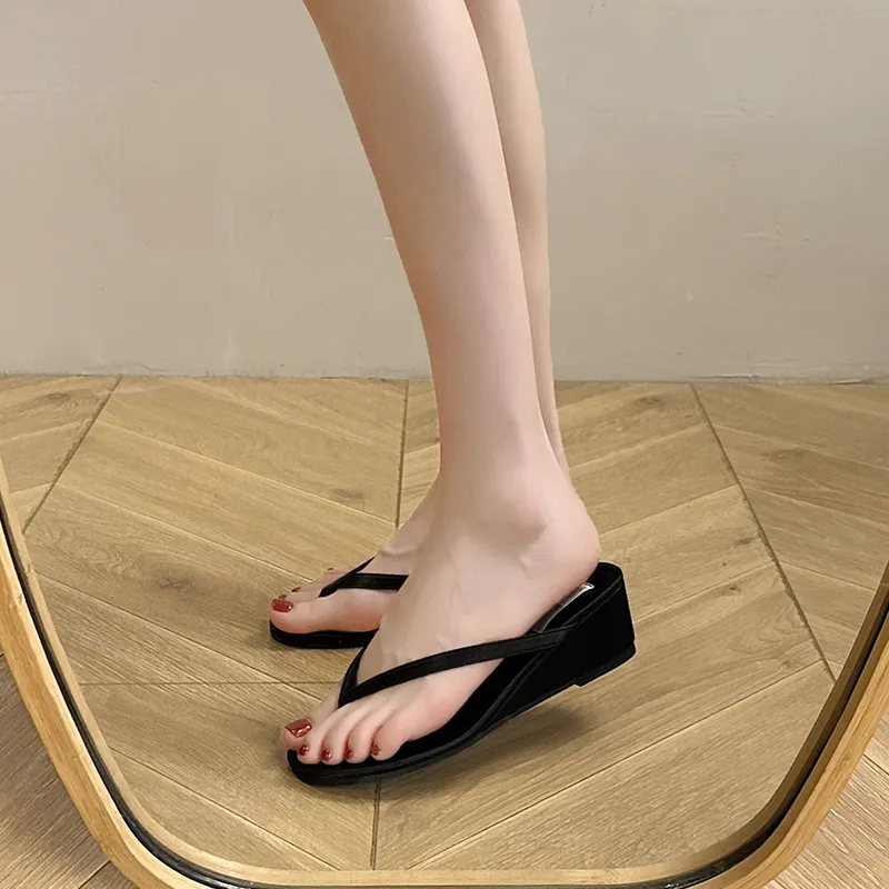 Xingdiman Abrasion Resistant Slip Resistant Flip Flops Women's Box-9