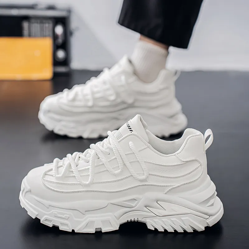Bull Charm Abrasion-Resistant Low-Top Chunky Sneakers Men's-9