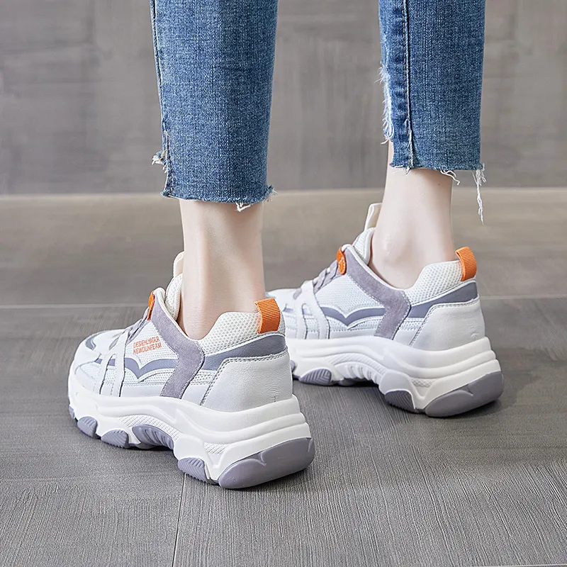 Bull Charm Abrasion Resistant Low Top Chunky Sneakers Women's-9