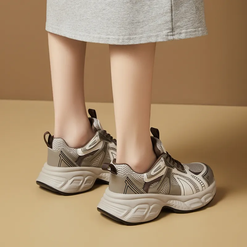 Bull Charm Abrasion Resistant Low Top Chunky Sneakers Women's-9