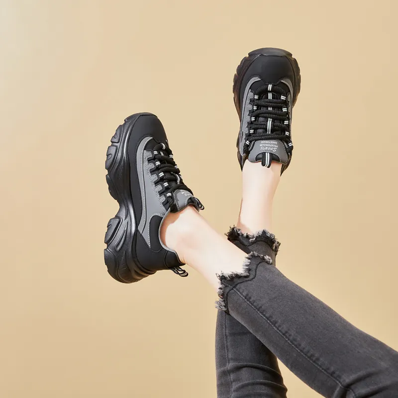 Bull Charm Abrasion Resistant Slip Resistant Low Top Chunky Sneakers Women's-8