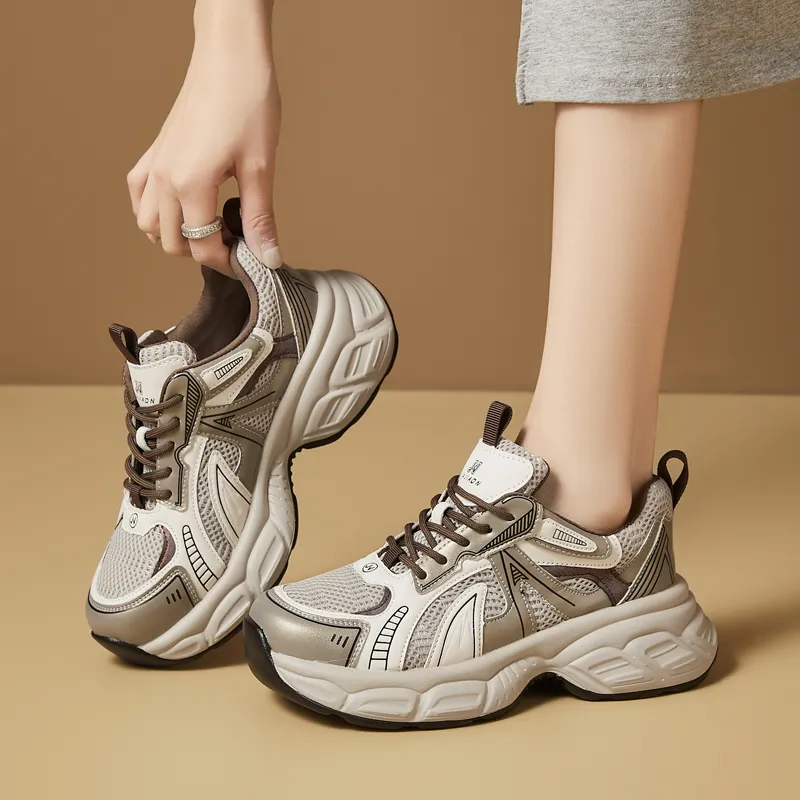 Bull Charm Abrasion Resistant Low Top Chunky Sneakers Women's-8