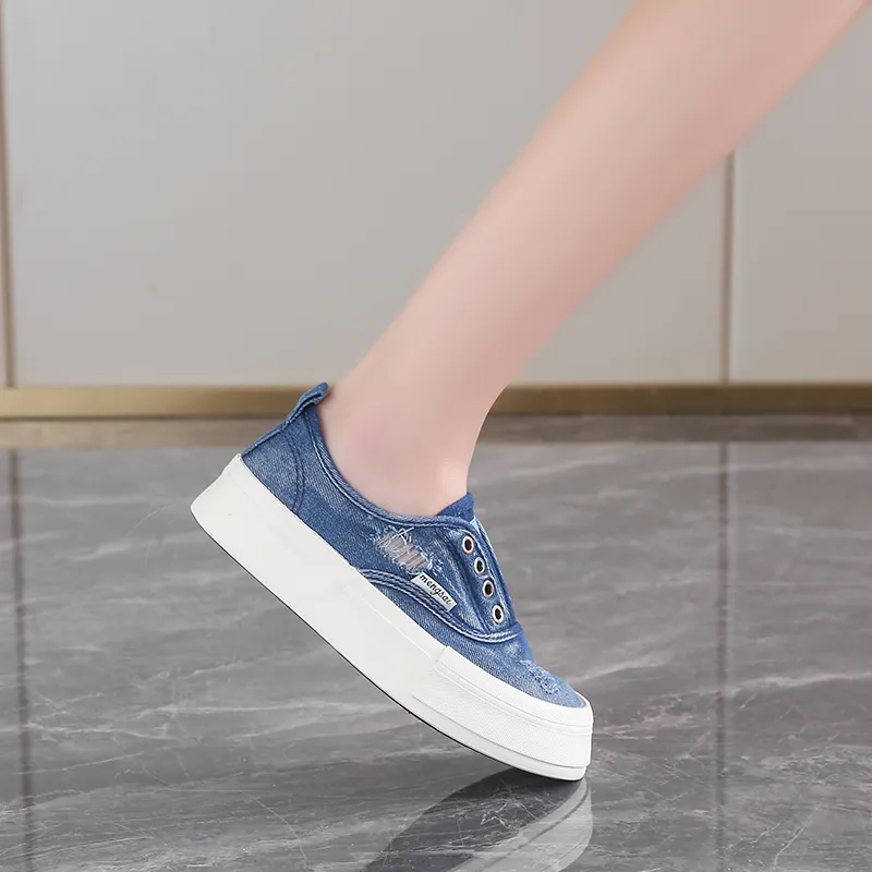 Bull Charm Abrasion-Resistant Canvas Shoes Women's-2