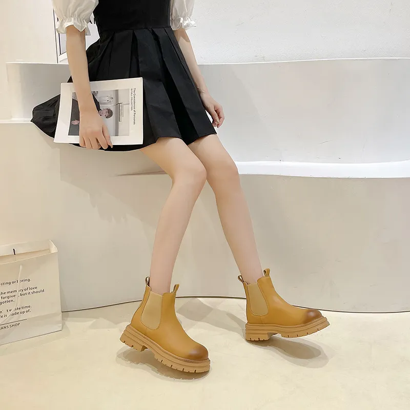 Bull Charm Short Chelsea Boots Women's-13