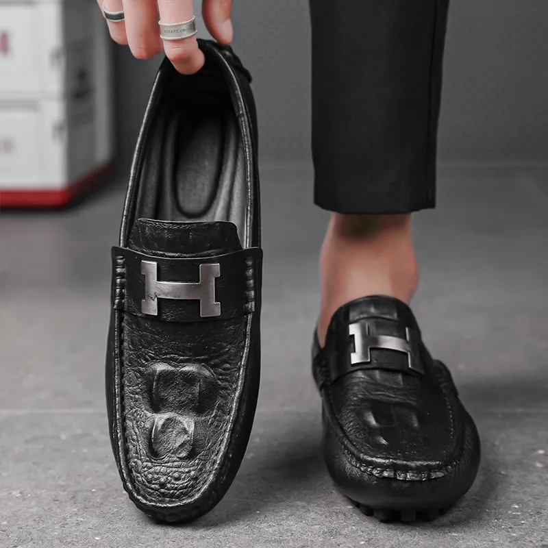 Bull charm Gommino Loafers Men Black/White/Gray/Blue-2