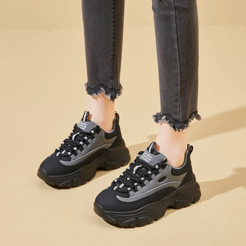 Bull Charm Abrasion Resistant Slip Resistant Low Top Chunky Sneakers Women's-7