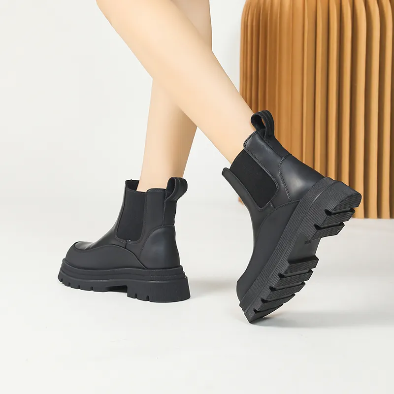 Bull Charm Crew Chelsea Boots Women's-4