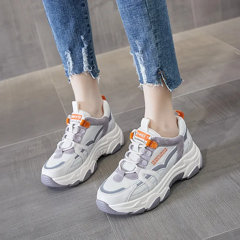 Bull Charm Abrasion Resistant Low Top Chunky Sneakers Women's-8
