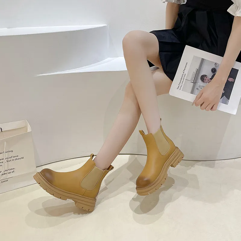 Bull Charm Short Chelsea Boots Women's-12