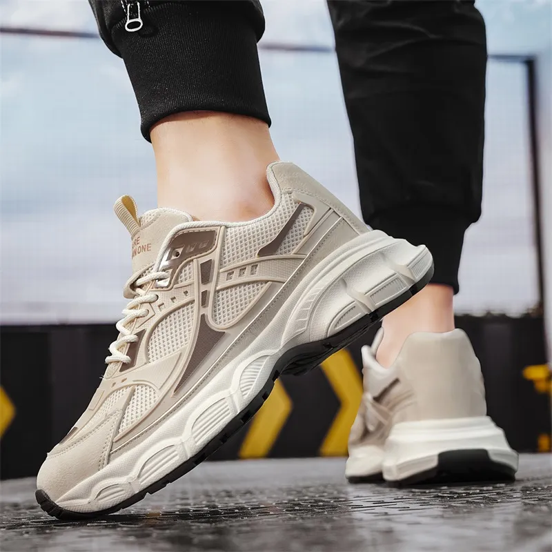 Bull Charm Abrasion Resistant Low Top Chunky Sneakers Men's-11