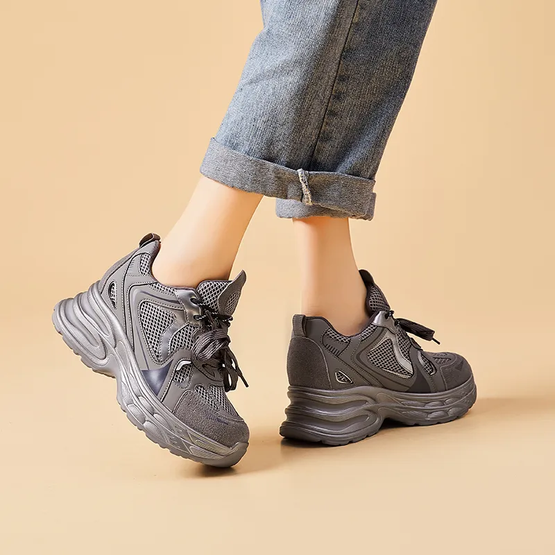Bull Charm Abrasion Resistant Low Top Chunky Sneakers Women's-7