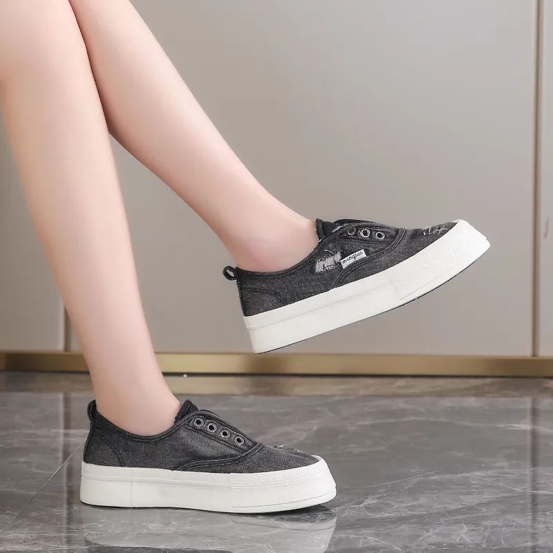 Bull Charm Abrasion-Resistant Canvas Shoes Women's-8