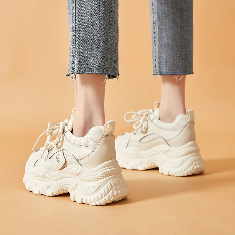 Bull Charm Abrasion Resistant Low Top Chunky Sneakers Women's-10
