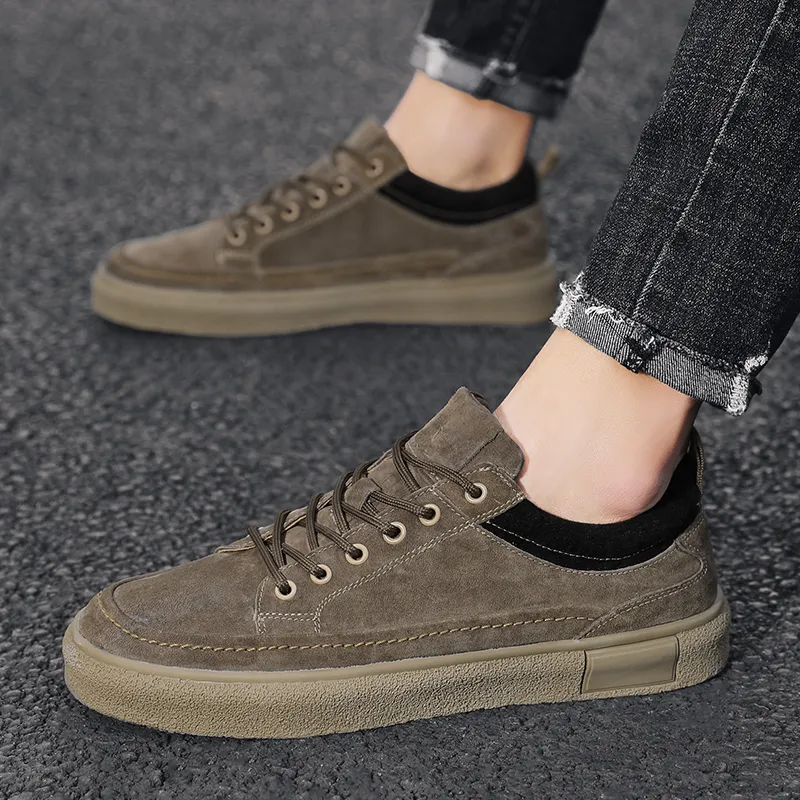 Bull Charm Low Top Skateboard Shoes Men's Coffee-1