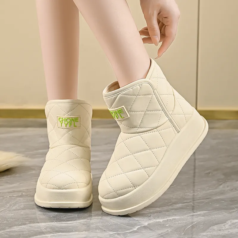 Bull Charm Abrasion Resistant Short Snow Boots Women's-9