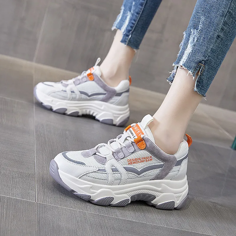 Bull Charm Abrasion Resistant Low Top Chunky Sneakers Women's-10