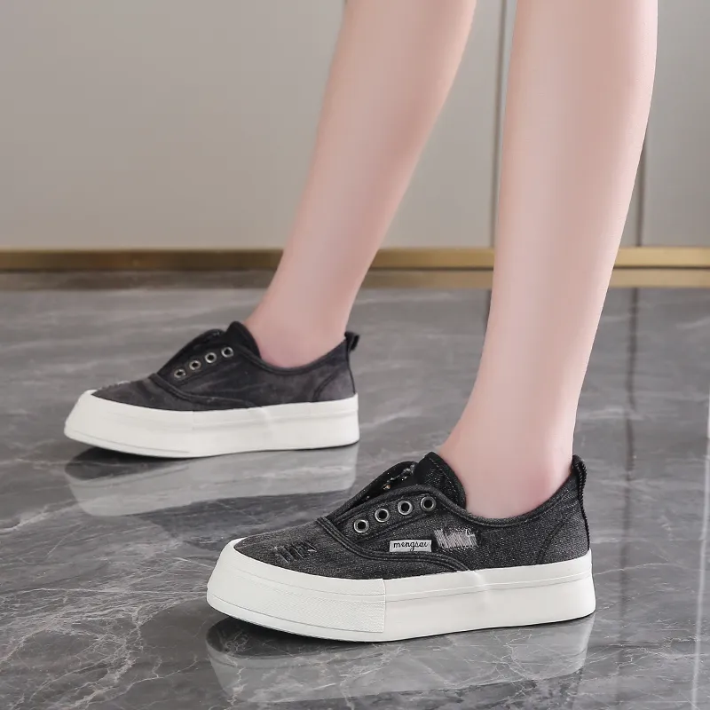 Bull Charm Abrasion-Resistant Canvas Shoes Women's-10