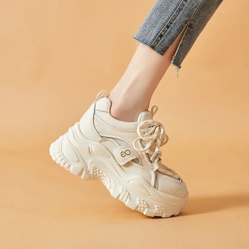 Bull Charm Abrasion Resistant Low Top Chunky Sneakers Women's-7