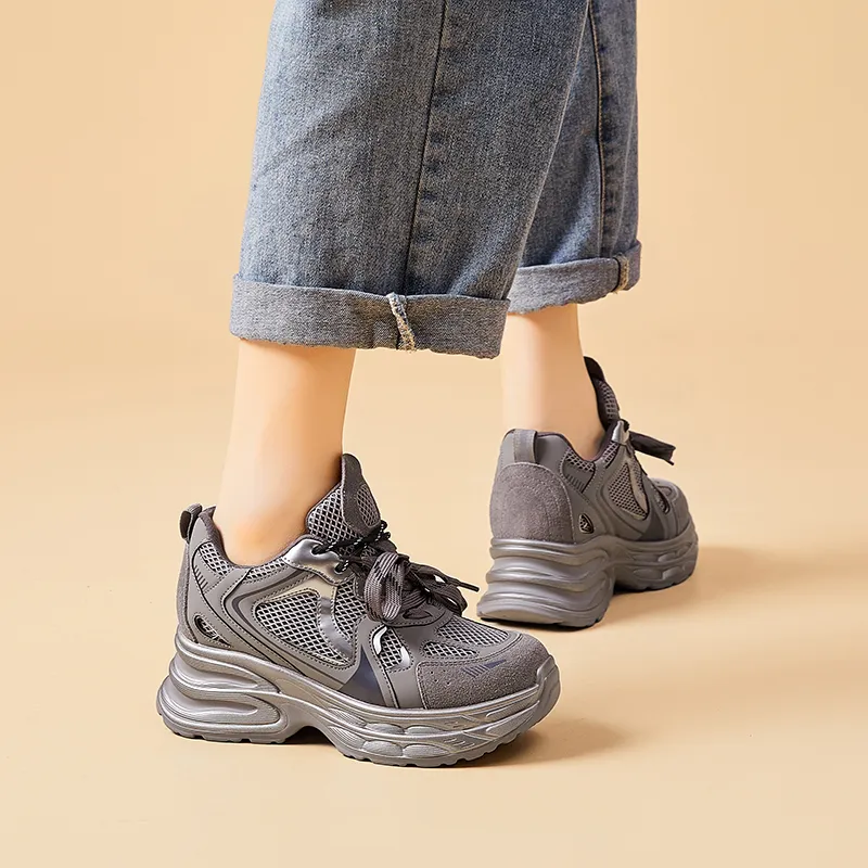 Bull Charm Abrasion Resistant Low Top Chunky Sneakers Women's-11