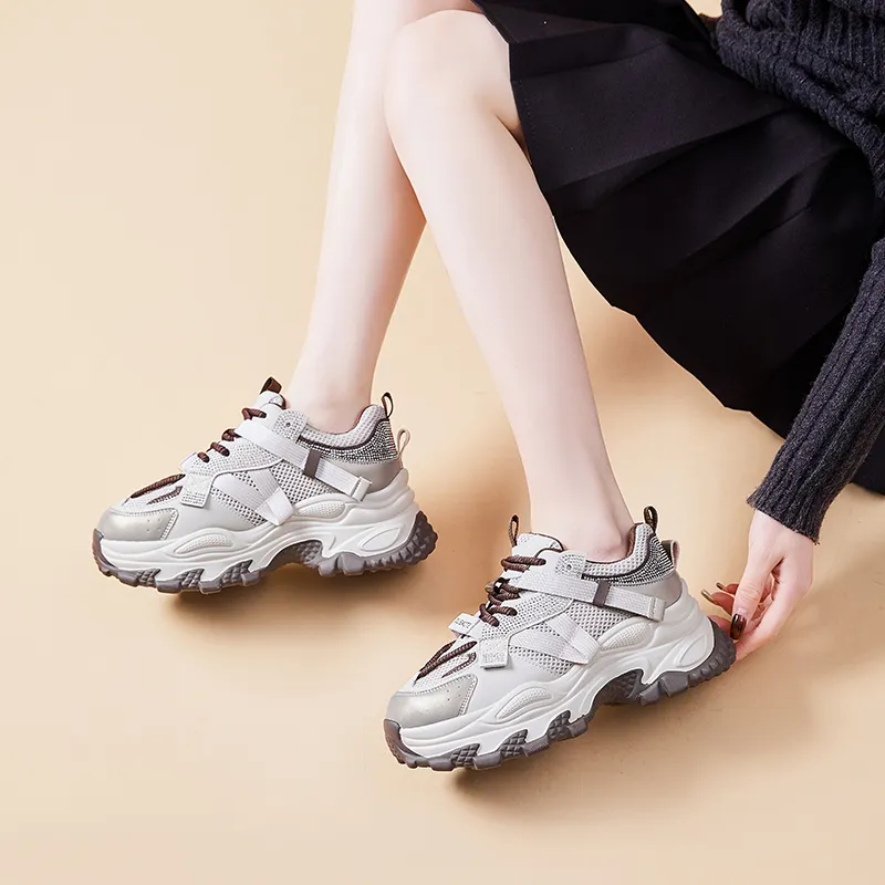 Bull Charm Abrasion Resistant Low Top Chunky Sneakers Women's-10