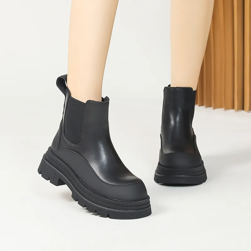 Bull Charm Crew Chelsea Boots Women's-2