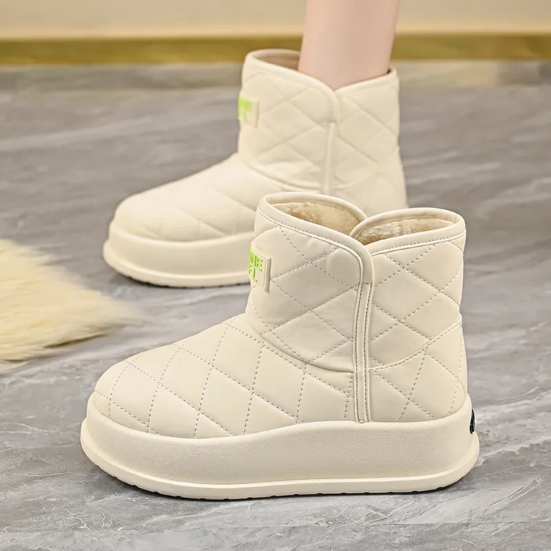 Bull Charm Abrasion Resistant Short Snow Boots Women's-8