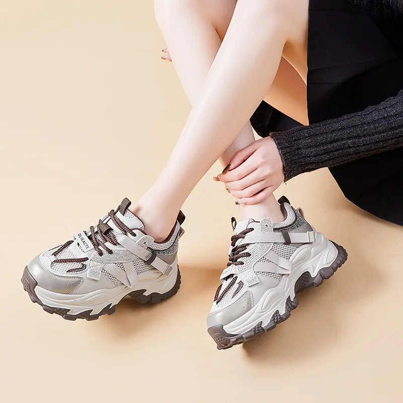 Bull Charm Abrasion Resistant Low Top Chunky Sneakers Women's-11