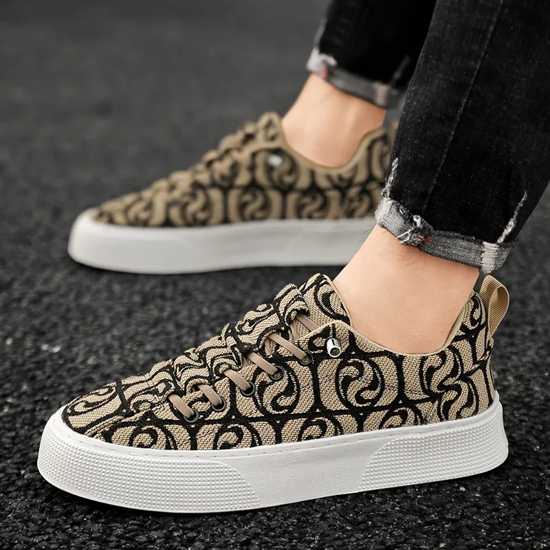 Bull Charm Low-Top Skateboard Shoes Men's-1