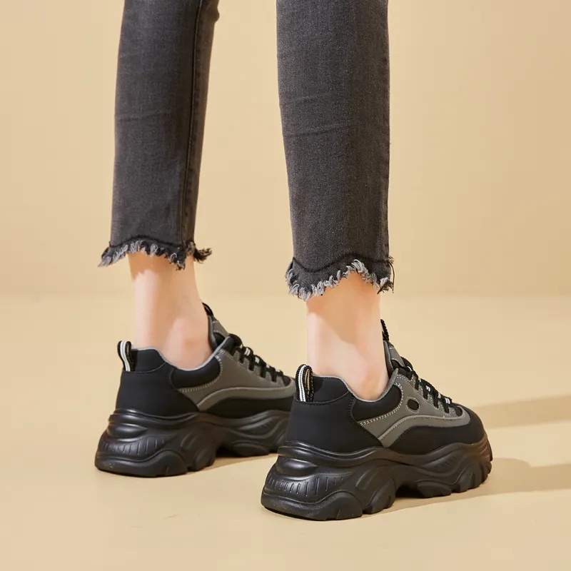 Bull Charm Abrasion Resistant Slip Resistant Low Top Chunky Sneakers Women's-9
