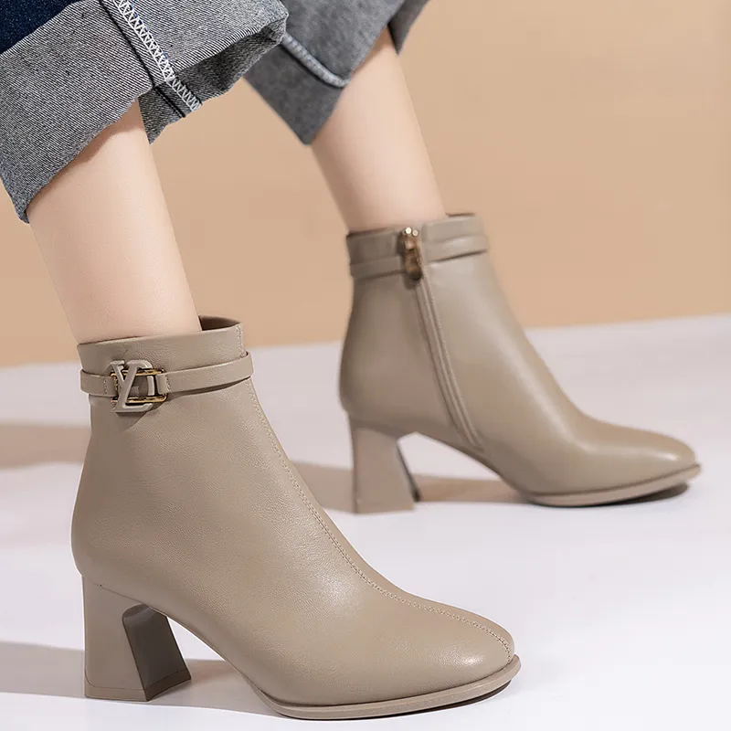 Bull charm Ankle Boots Women's-9