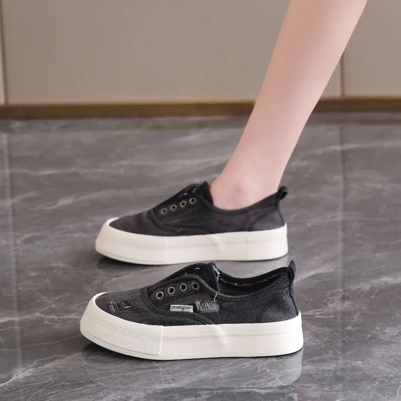 Bull Charm Abrasion-Resistant Canvas Shoes Women's-11