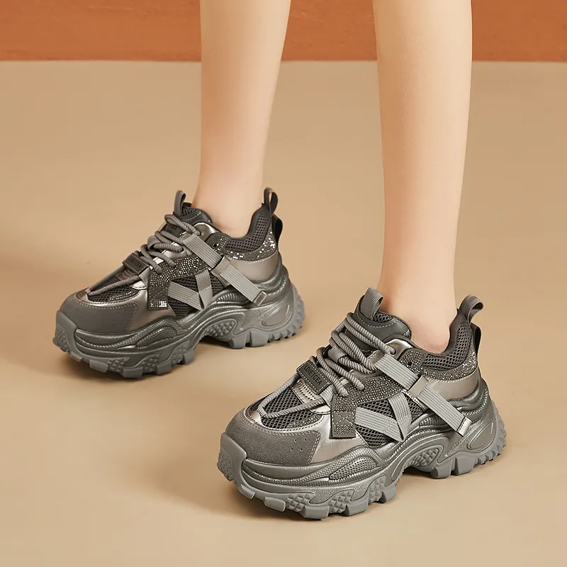 Bull Charm Abrasion Resistant Low Top Chunky Sneakers Women's-11