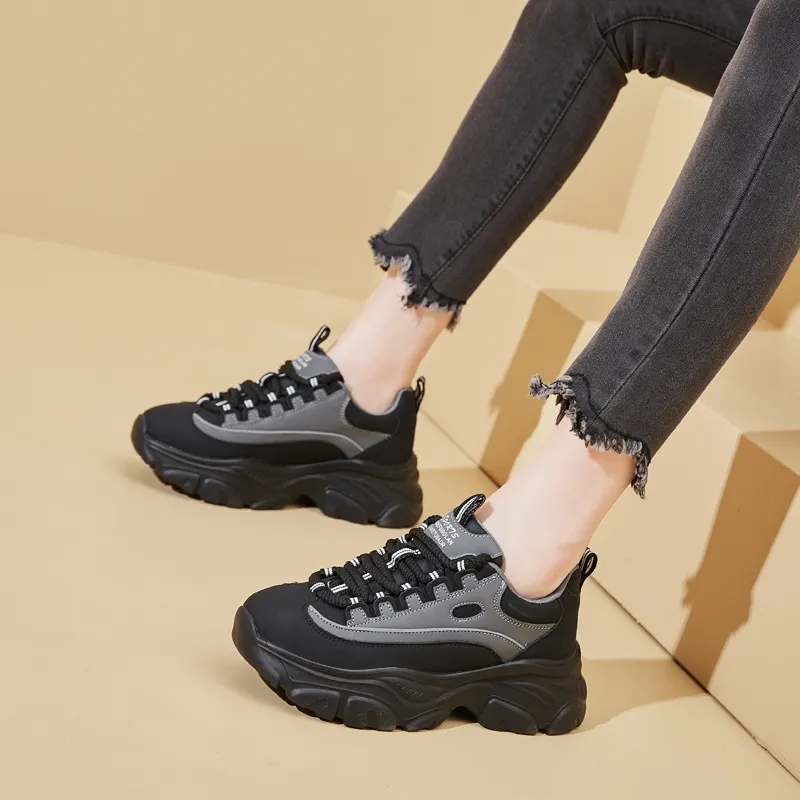 Bull Charm Abrasion Resistant Slip Resistant Low Top Chunky Sneakers Women's-10